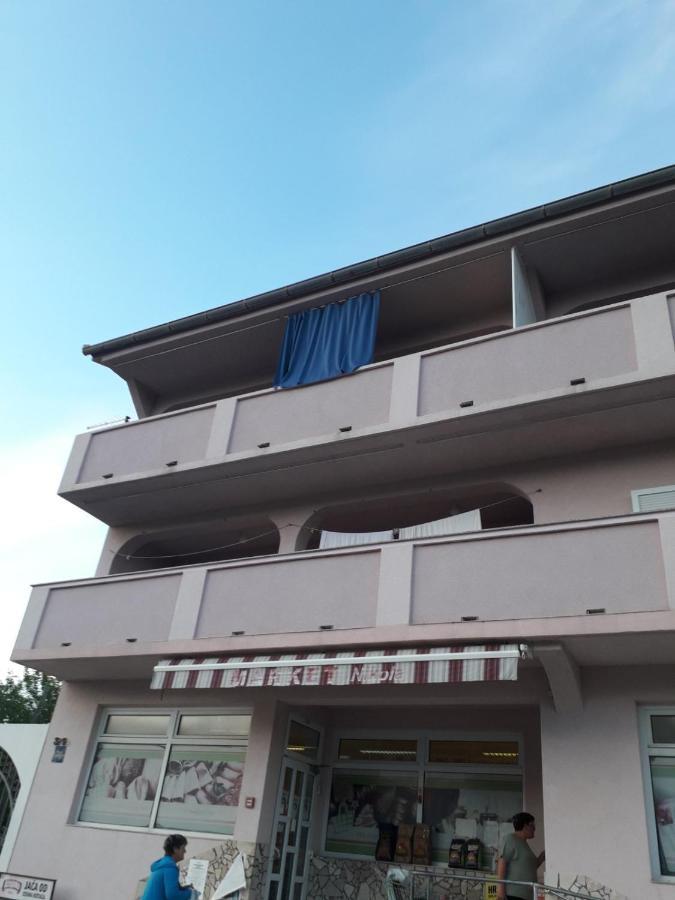 Apartments Sindi 로파르 외부 사진